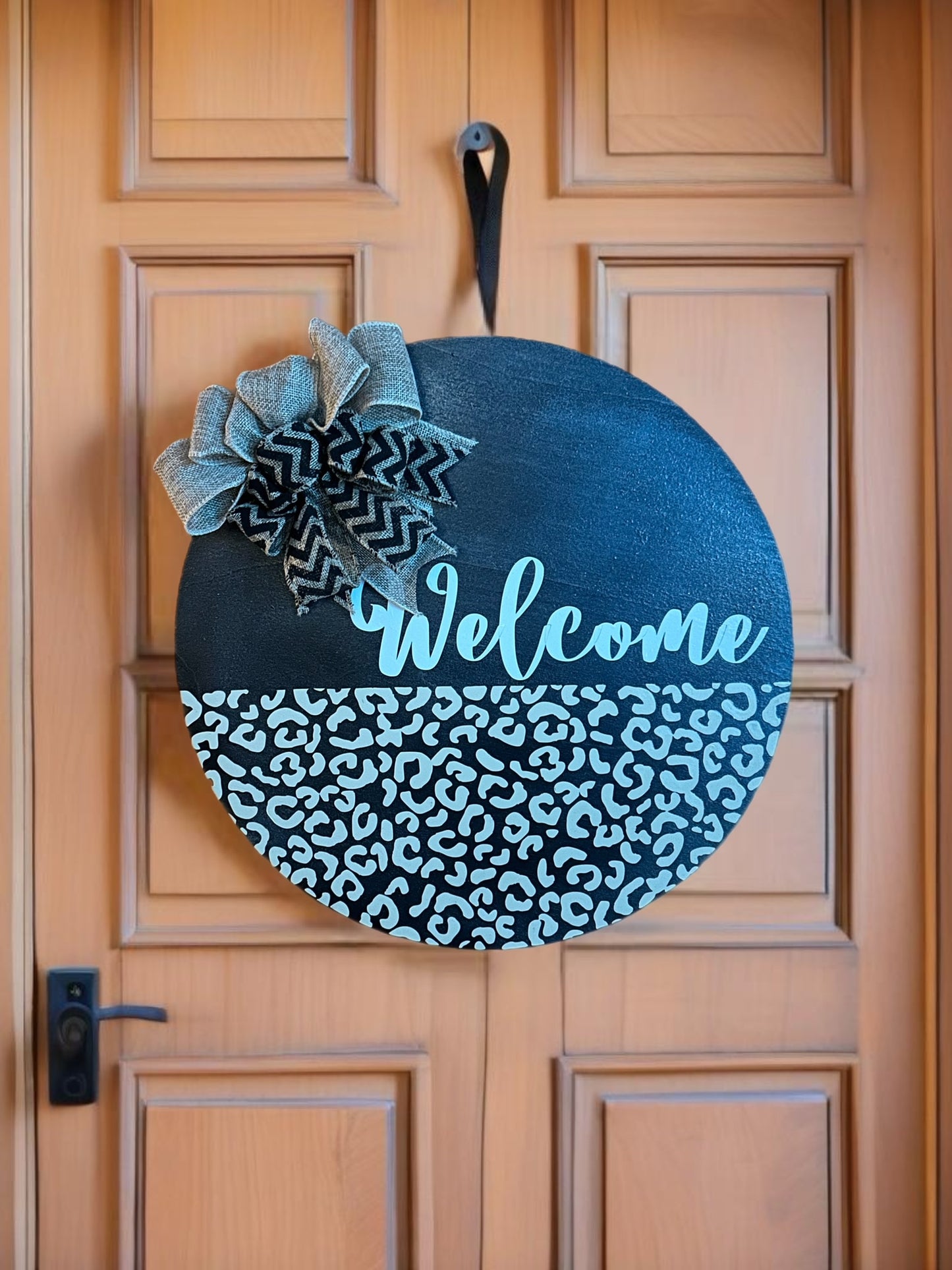 Leopard "Welcome" sign with ribbon