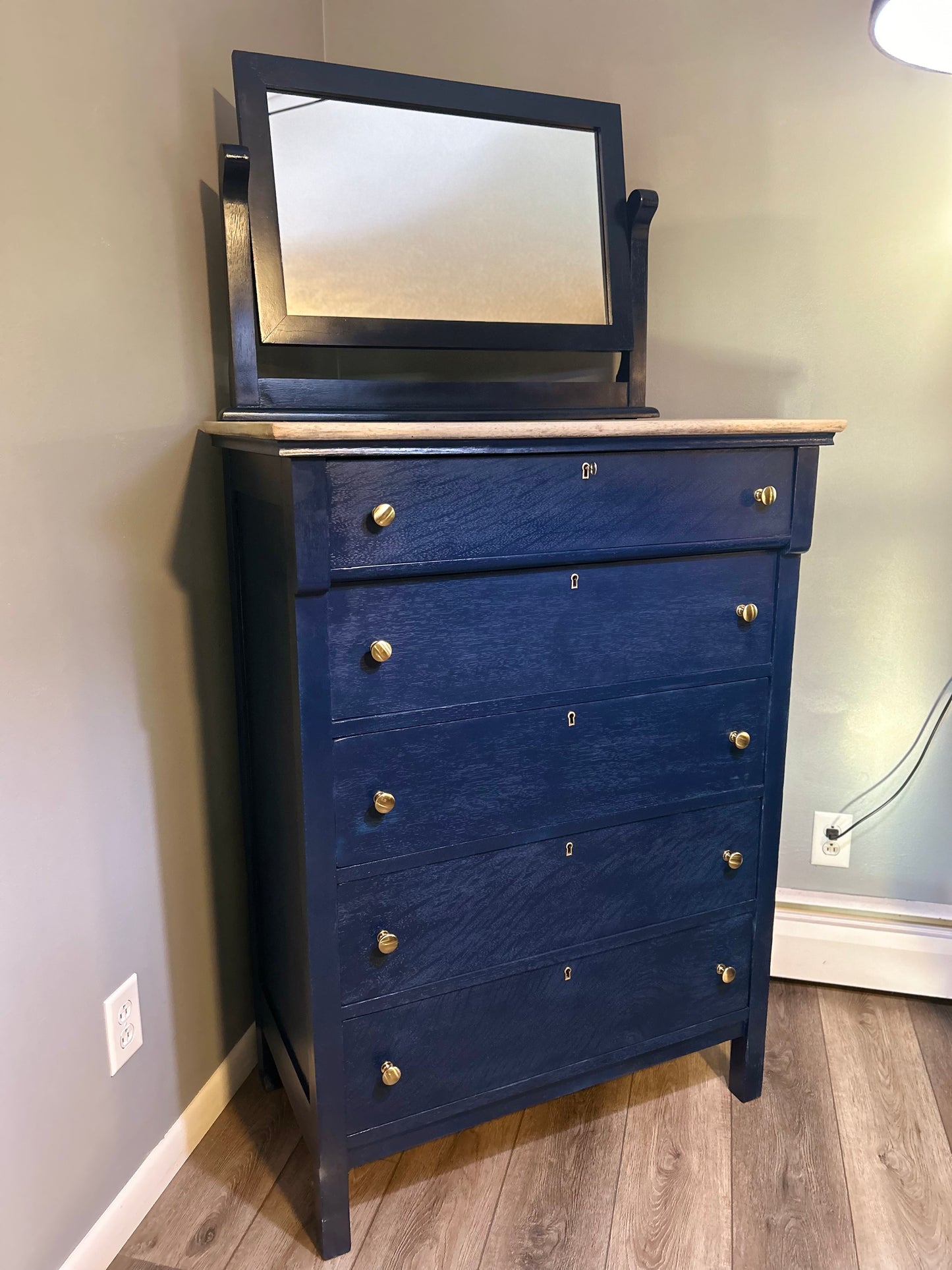 Vintage 5 Drawer Dresser