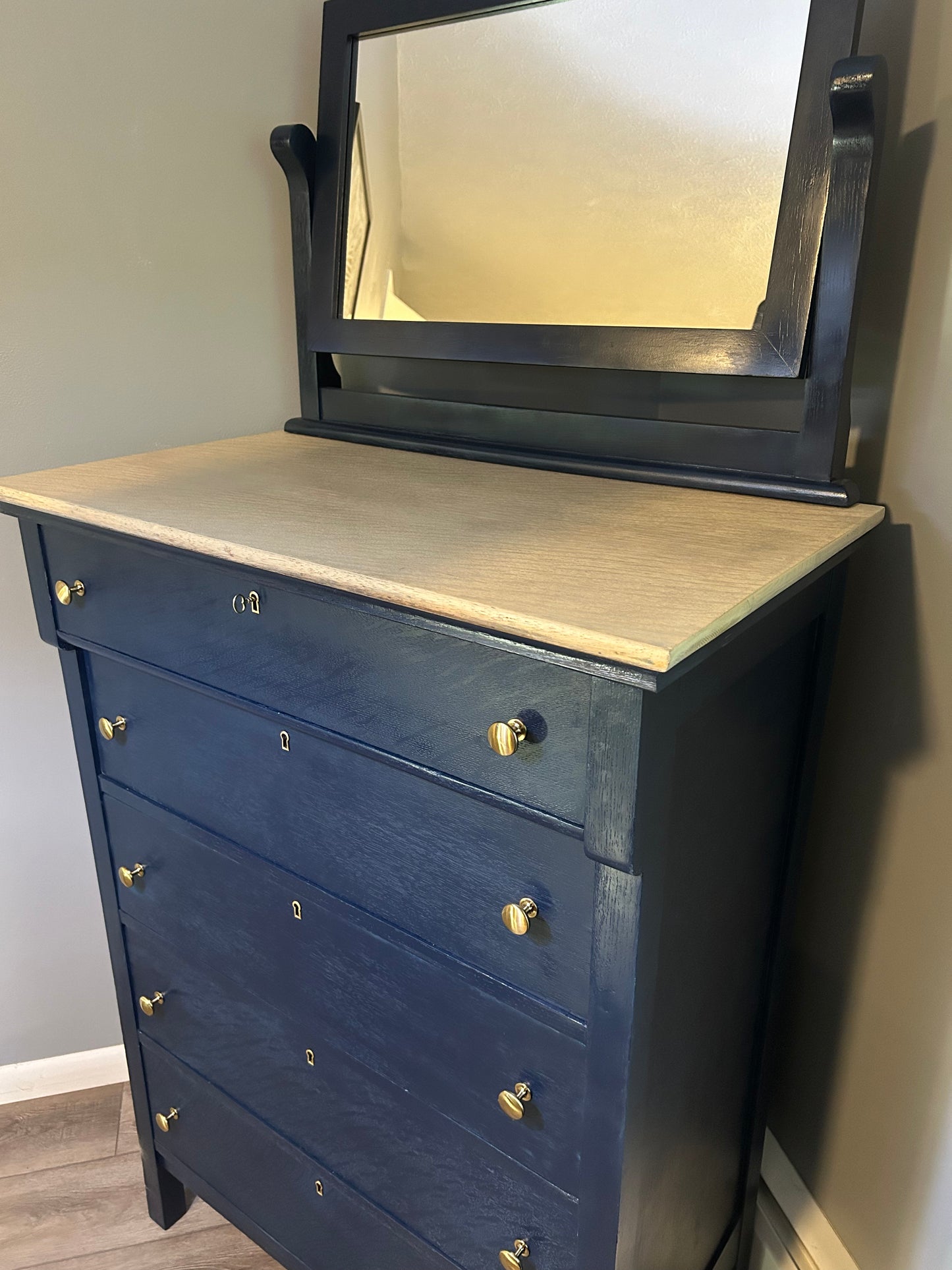 Vintage 5 Drawer Dresser